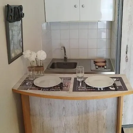 Nice 29m With Loggia Near The Beach! * Кавалер-сюр-Мер